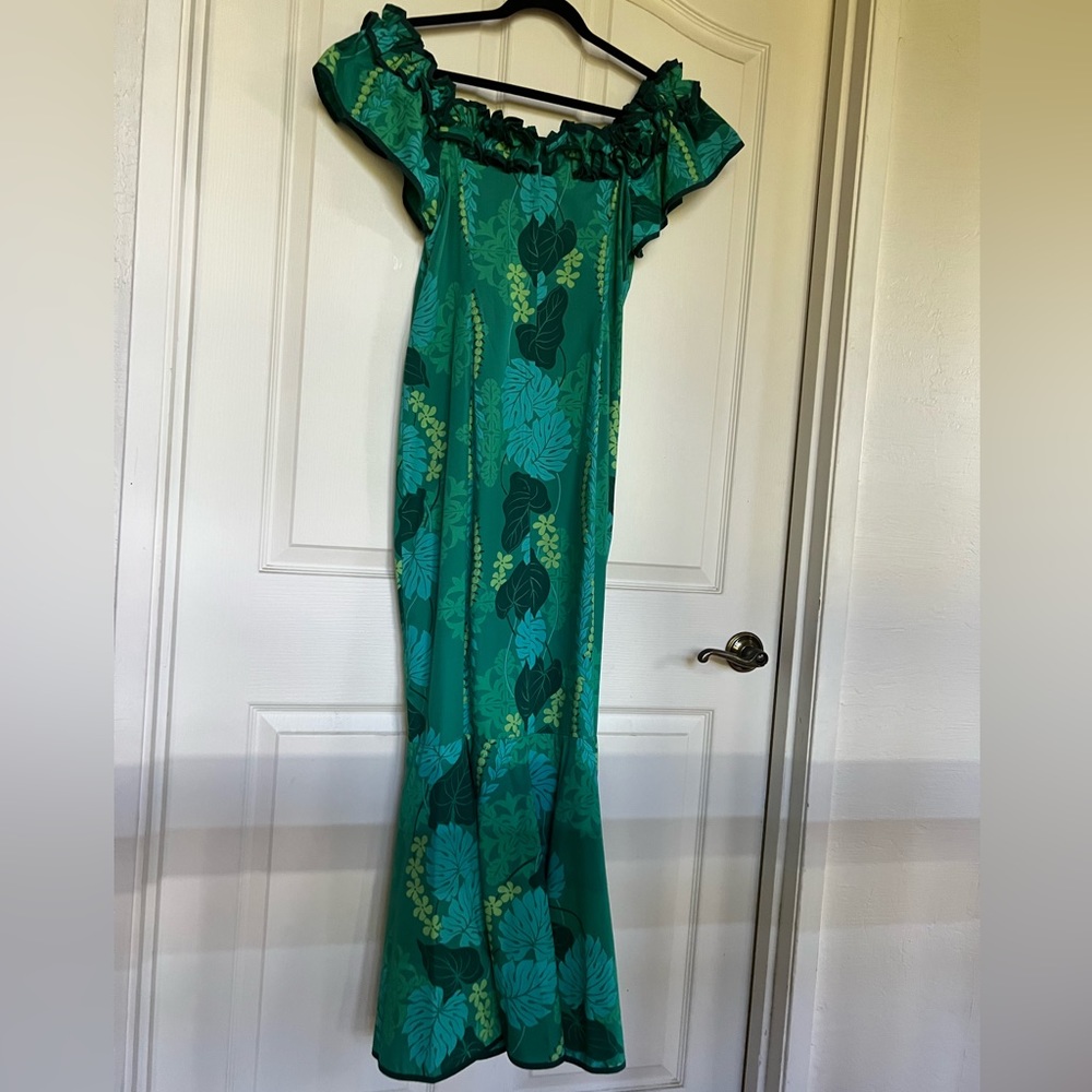 COMING SOON Aqua-green off-the-shoulder Carol Bennett muʻumuʻu (M) - Picture 3 of 8